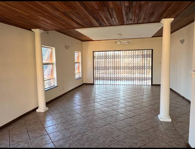 4 BEDROOM HOUSE FOR SALE IN GLENVISTA
